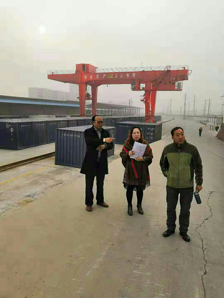 洛阳春瑾节能主任胡火安先生对巩义货场进行节电评估(图3)