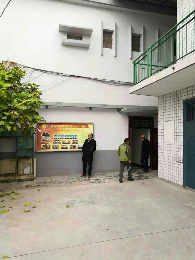 洛阳春瑾节能主任胡火安先生对巩义货场进行节电评估(图4)
